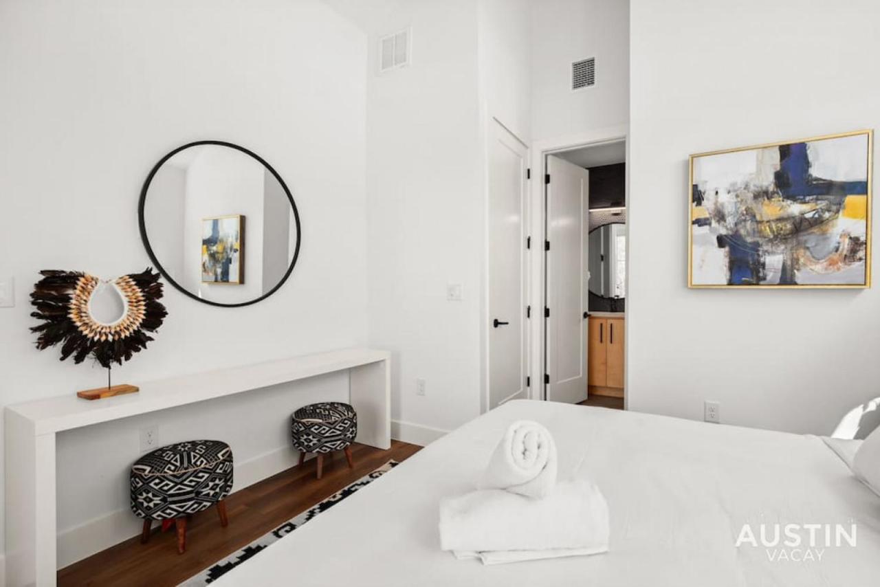 Super Stunning Back House W Terrace In East Chavez Holiday home Austin