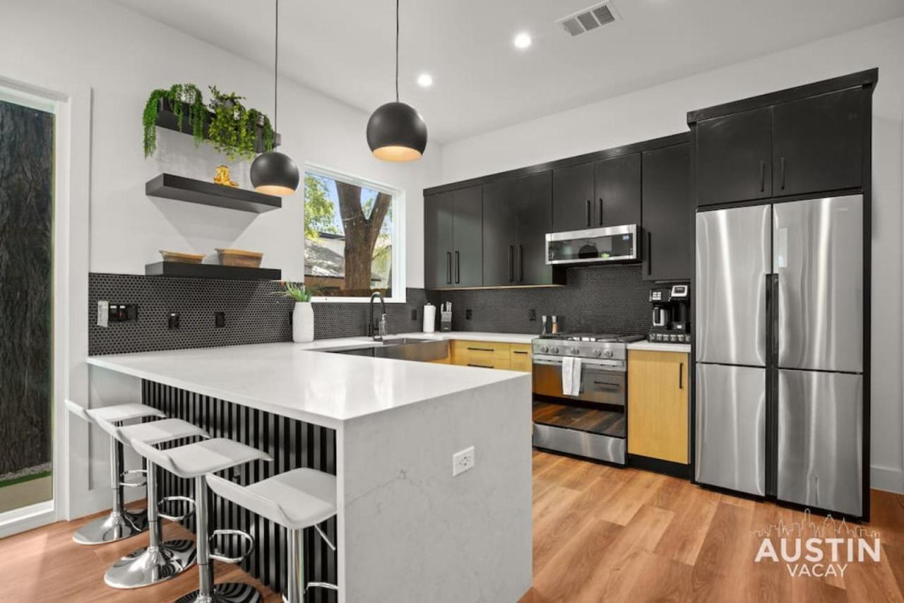 Super Stunning Back House W Terrace In East Chavez Austin