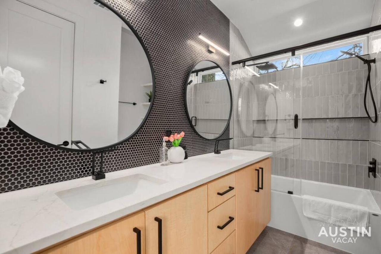 Super Stunning Back House W Terrace In East Chavez Holiday home *