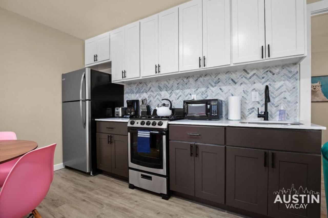 Apartment 7-minute Walk To Deep Eddy Pool, Parking, And Grill *