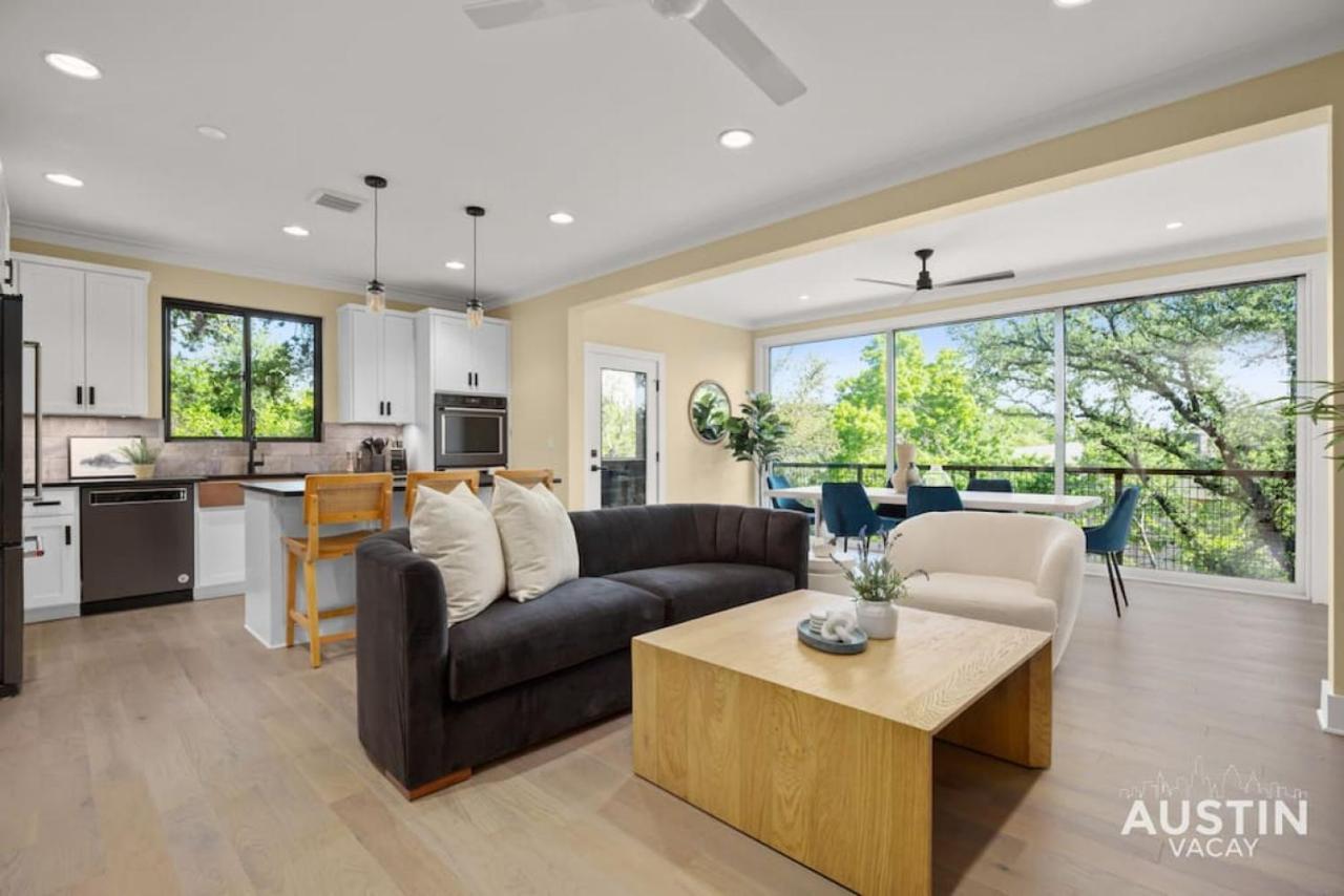 Holiday home Stunning Two Living And 3-room Primary