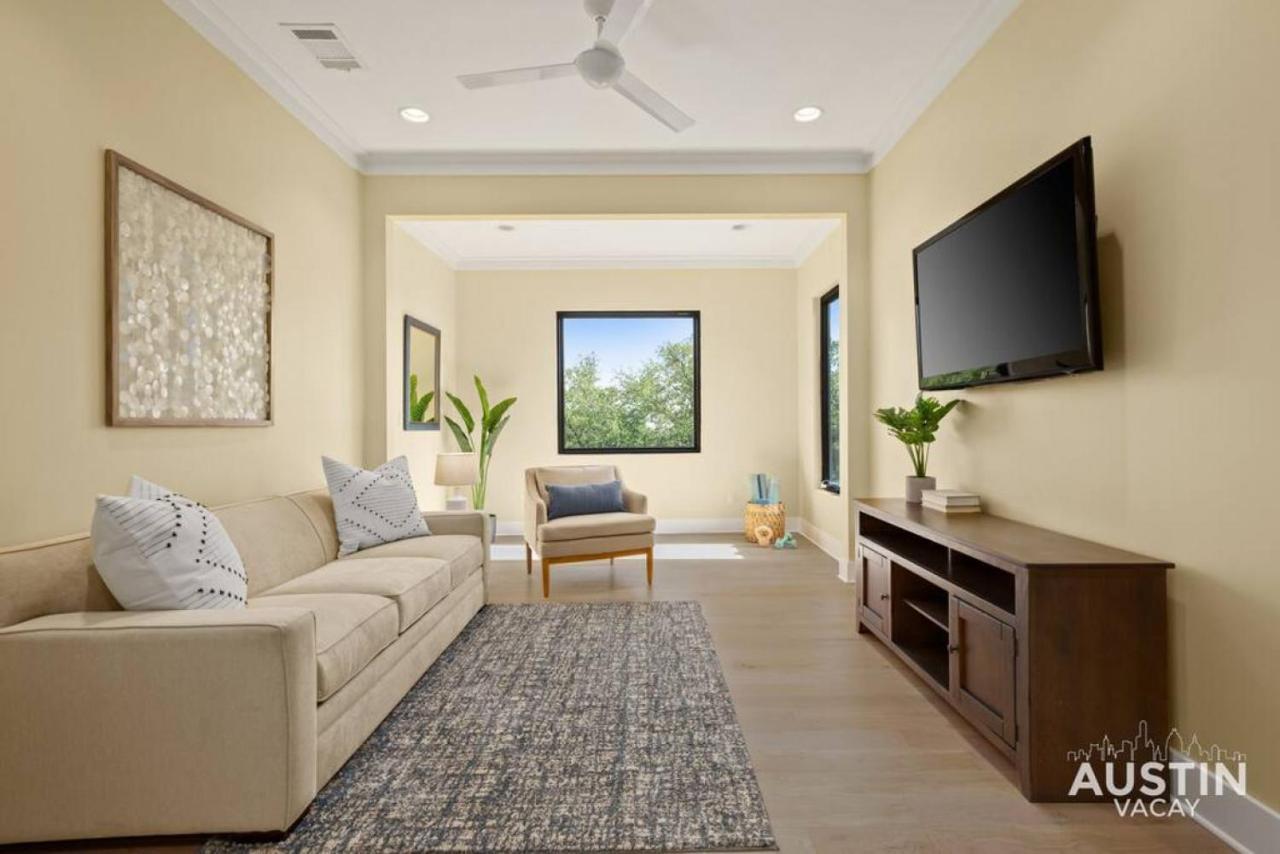 Stunning Two Living And 3-room Primary *
