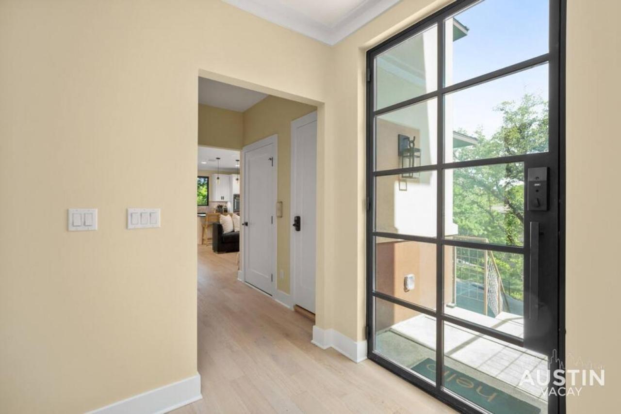 Stunning Two Living And 3-room Primary