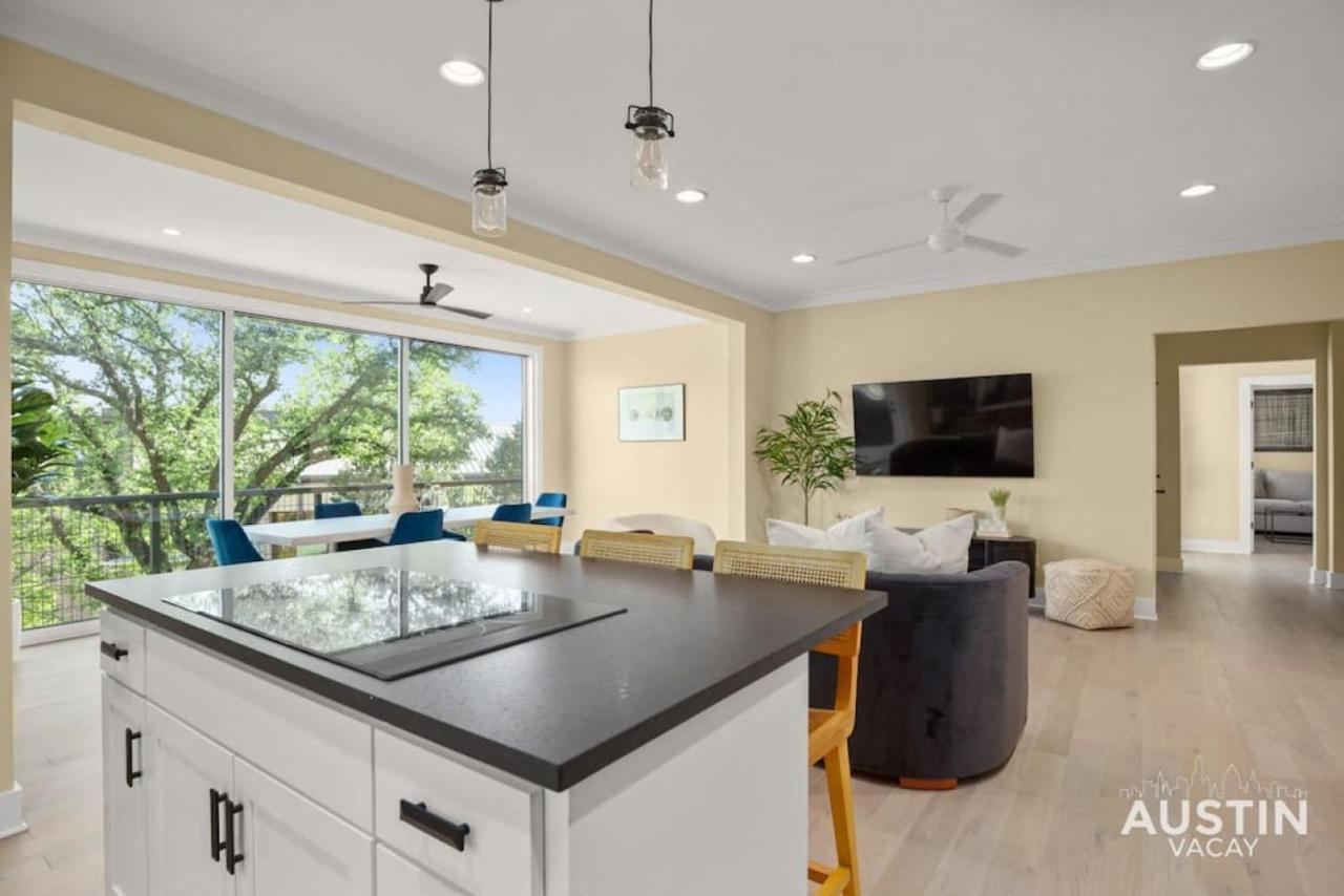 Holiday home Stunning Two Living And 3-room Primary