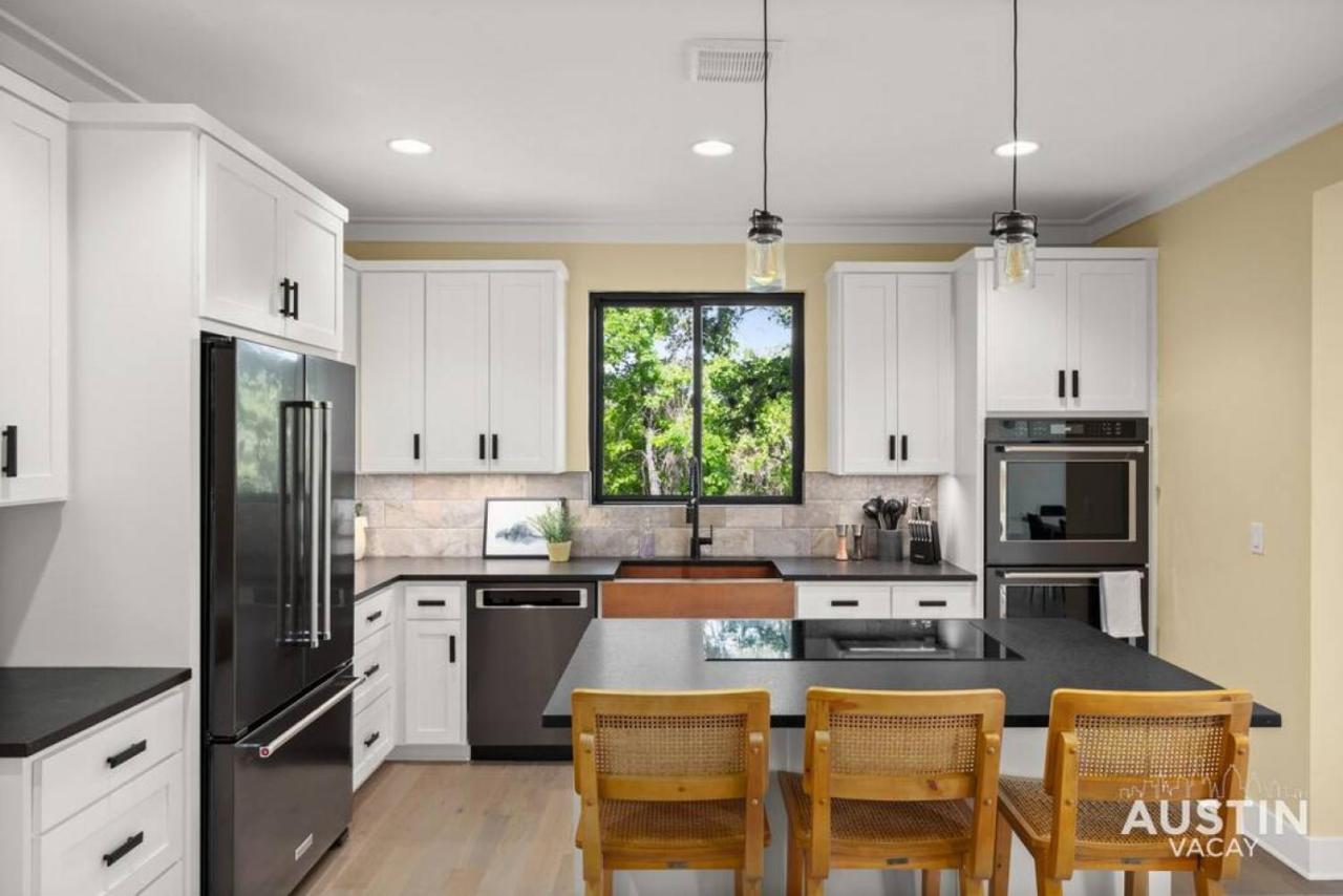 Stunning Two Living And 3-room Primary Austin