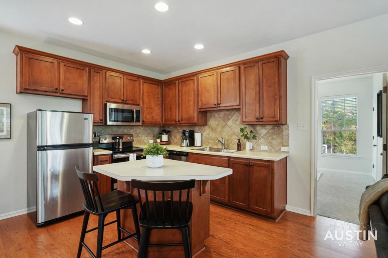 Beautiful King Accommodations, Luxury Linen, And Washer And Dryer Apartment