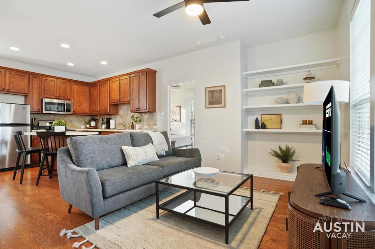 Beautiful King Accommodations, Luxury Linen, And Washer And Dryer Apartment Austin
