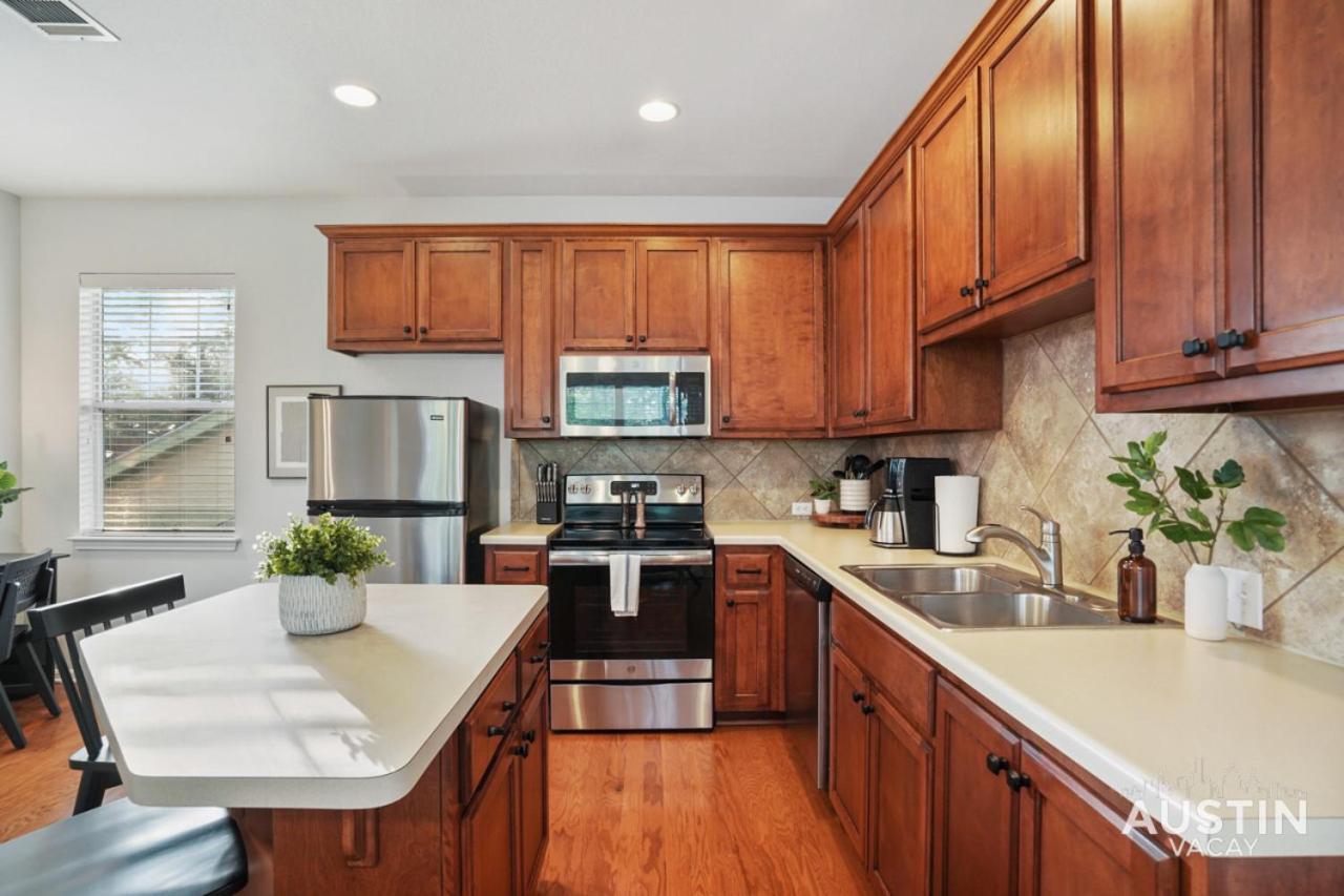 Beautiful King Accommodations, Luxury Linen, And Washer And Dryer * Austin