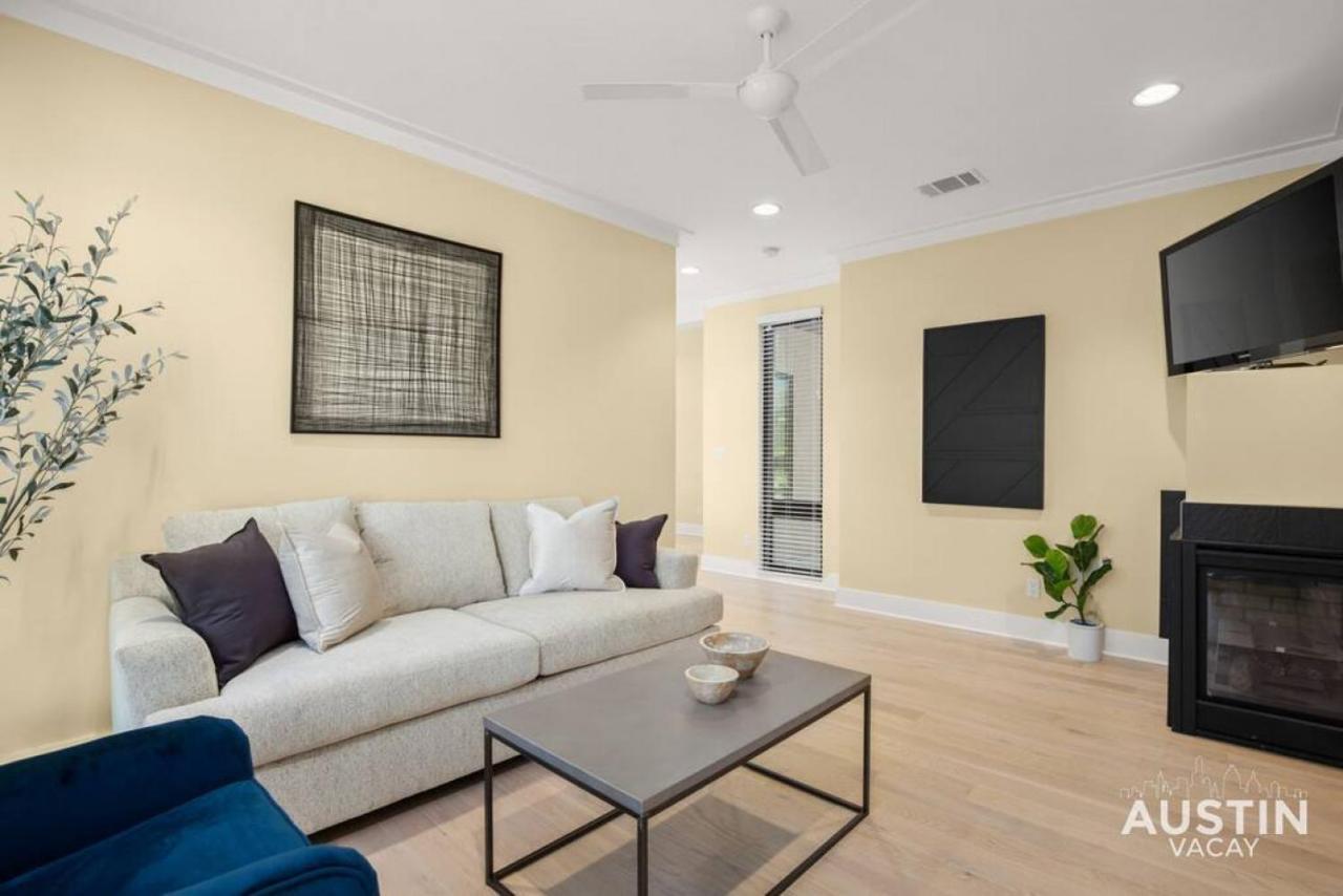 Stunning Two Living And 3-room Primary