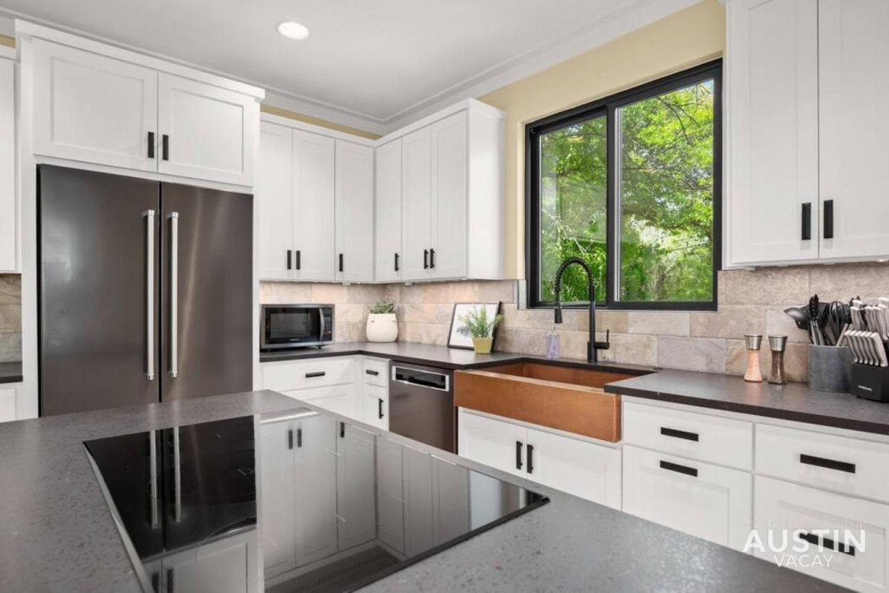 Stunning Two Living And 3-room Primary * Austin