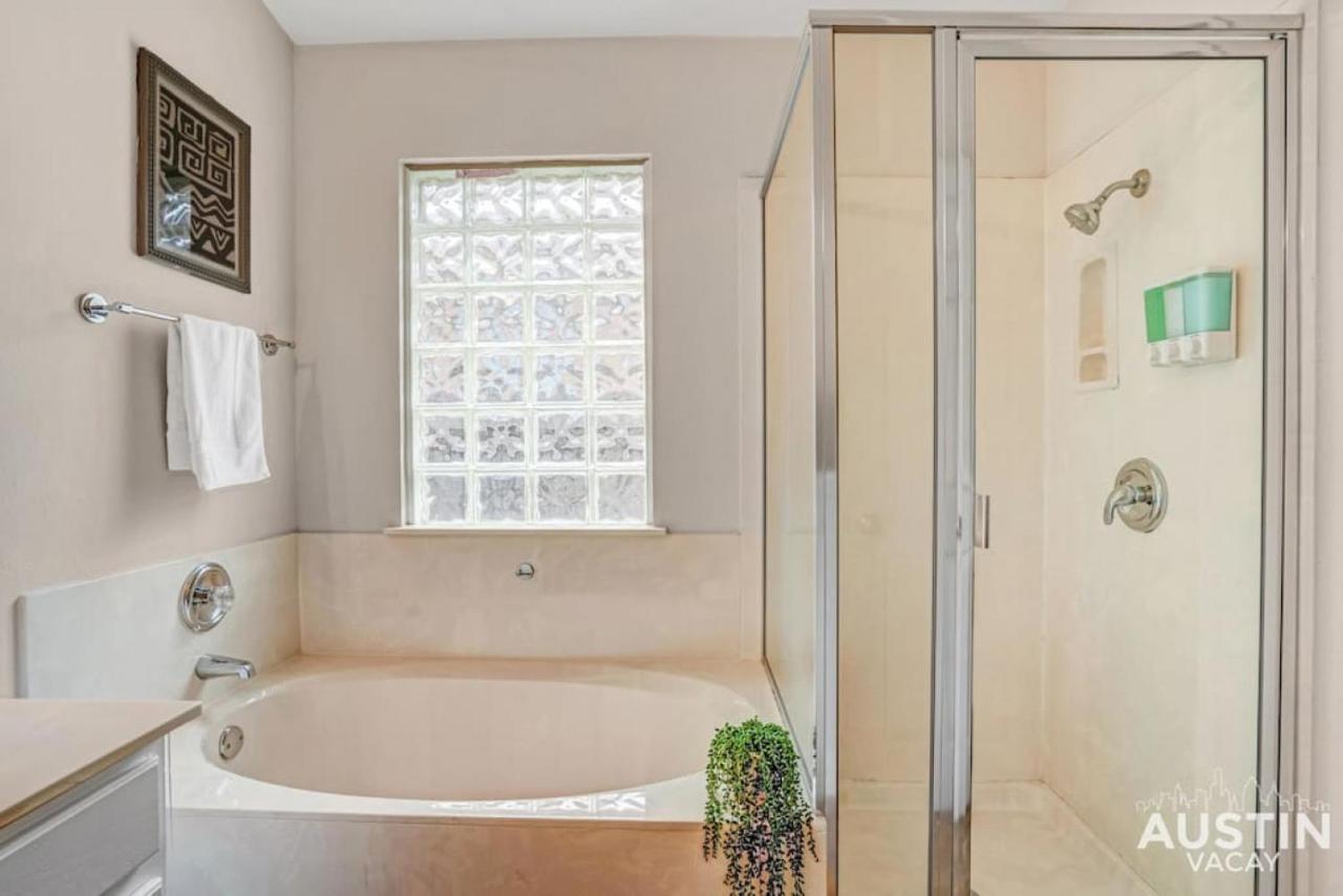 Holiday home Cozy Away From Home, Quiet Office, King Bed Austin