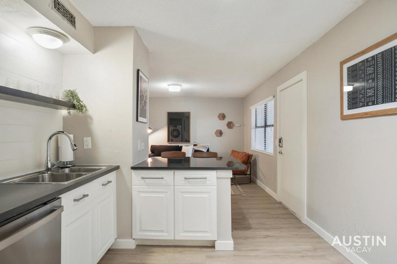 Adorable N Lamar Living, Pool And Comfort For Apartment