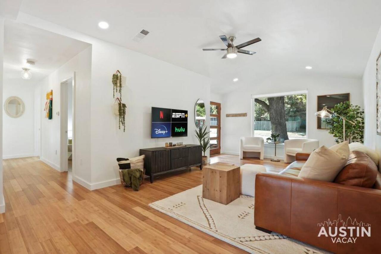 Holiday home Trendy Remodeled By Soco W Outdoor Space