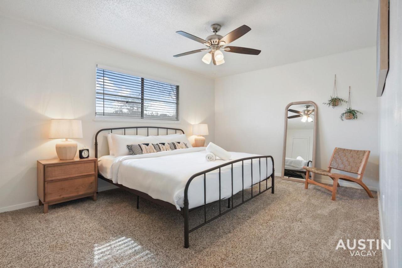 Apartment Airy King Bedroom And Comfortable Living Space By Ut *