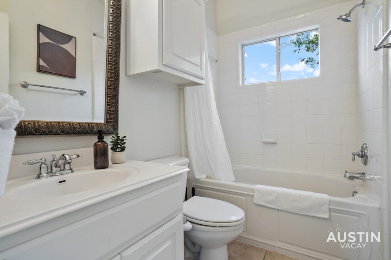 Beautiful King Accommodations, Luxury Linen, And Washer And Dryer Apartment *