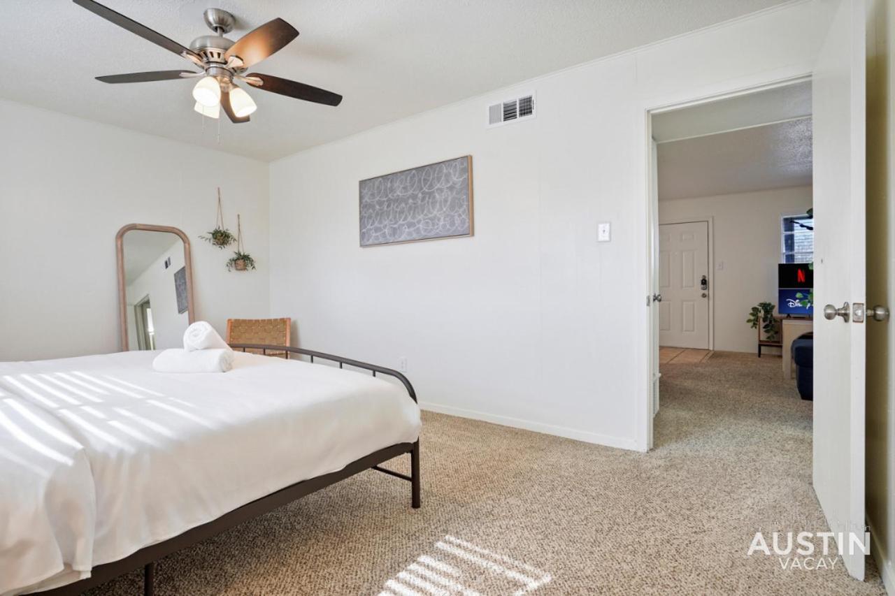 Airy King Bedroom And Comfortable Living Space By Ut * Austin