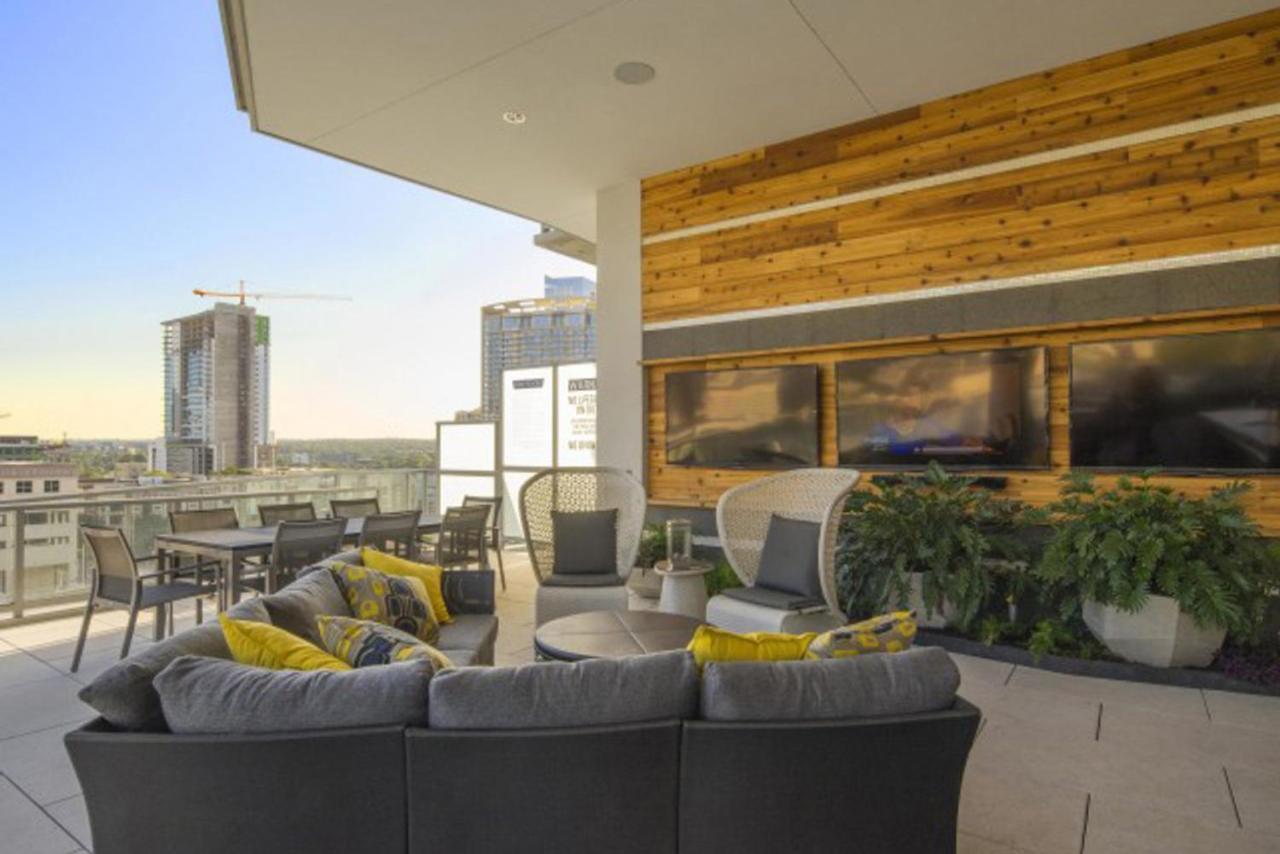 Apartment Downtown 2br W Gym Wd Pool Nr 6th St Bars Atx-7 *