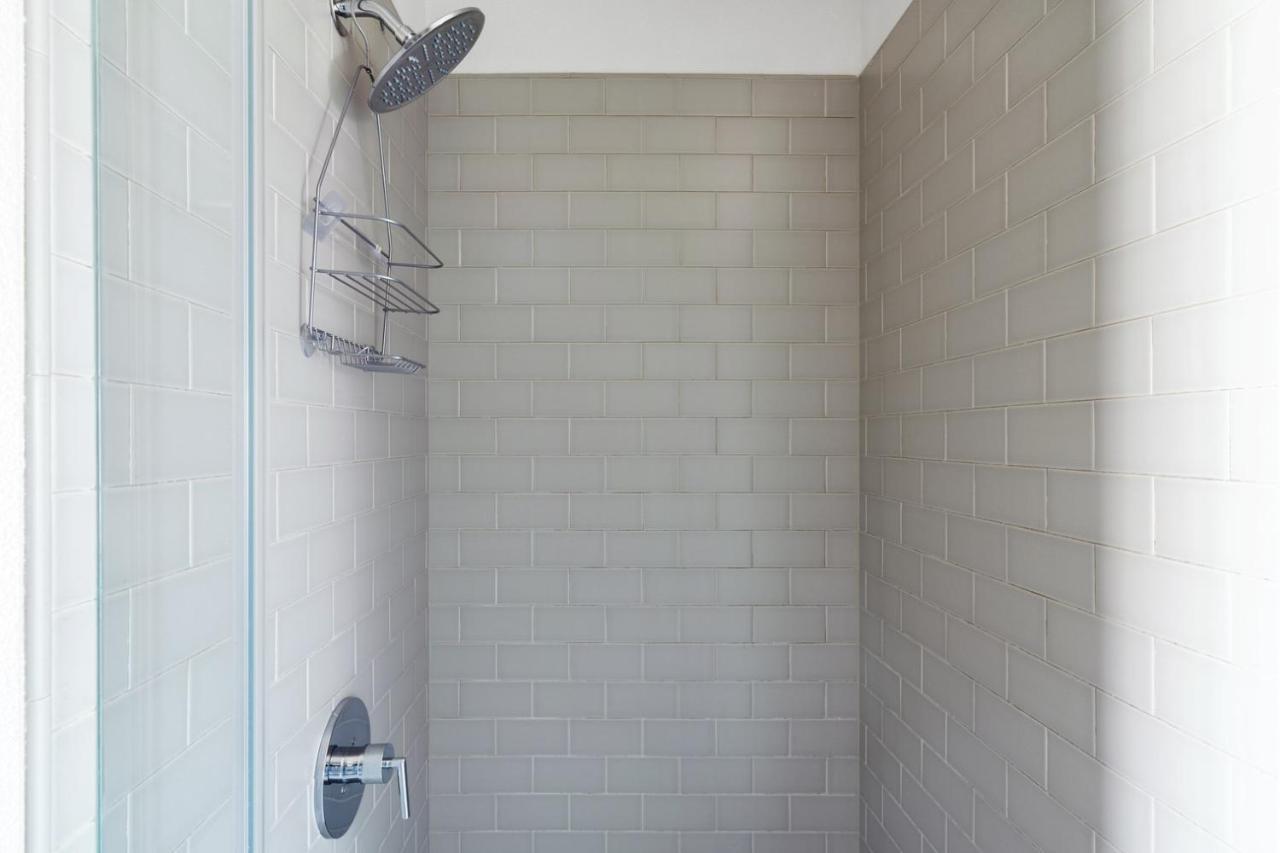 Apartment Downtown 2br W Gym Wd Pool Nr 6th St Bars Atx-7 *