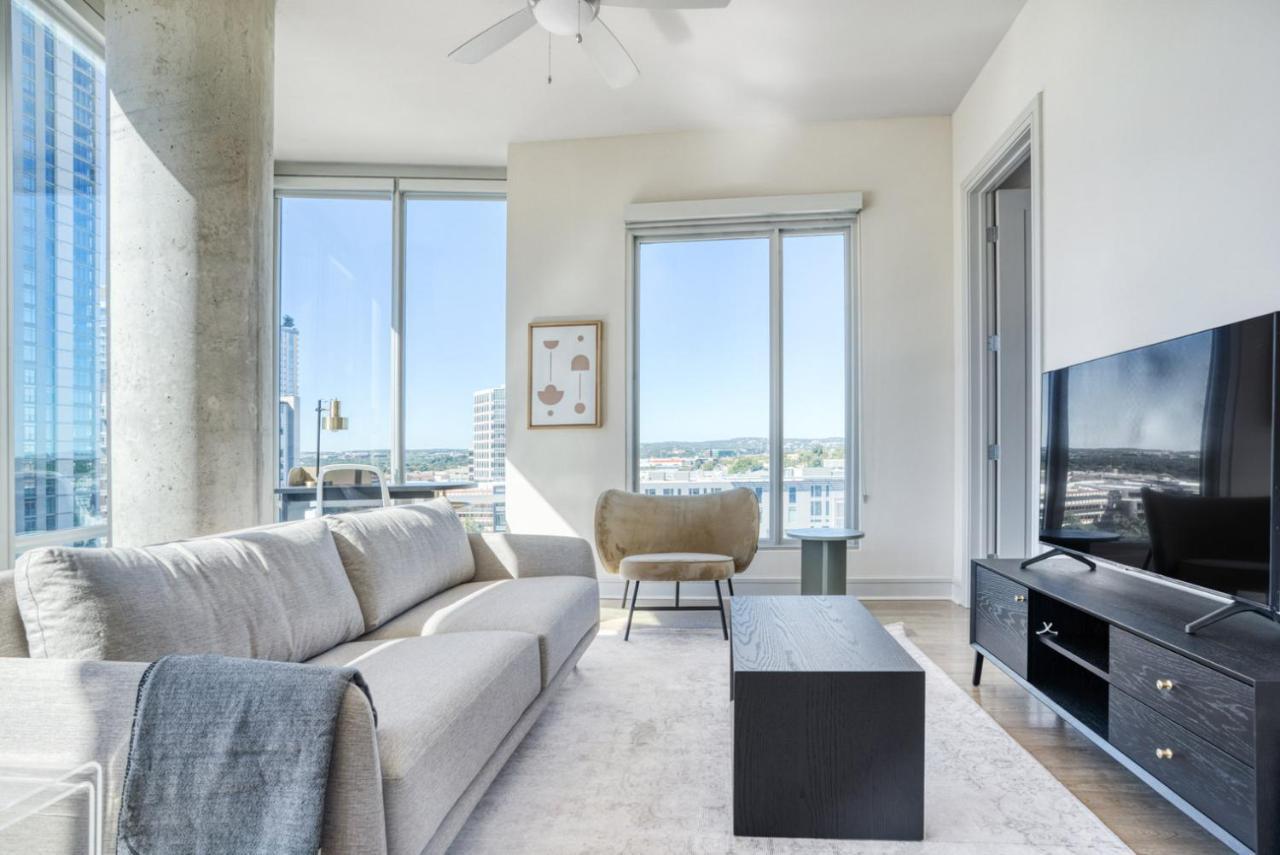 Downtown 2br W Gym Wd Pool Nr 6th St Bars Atx-7 Apartment