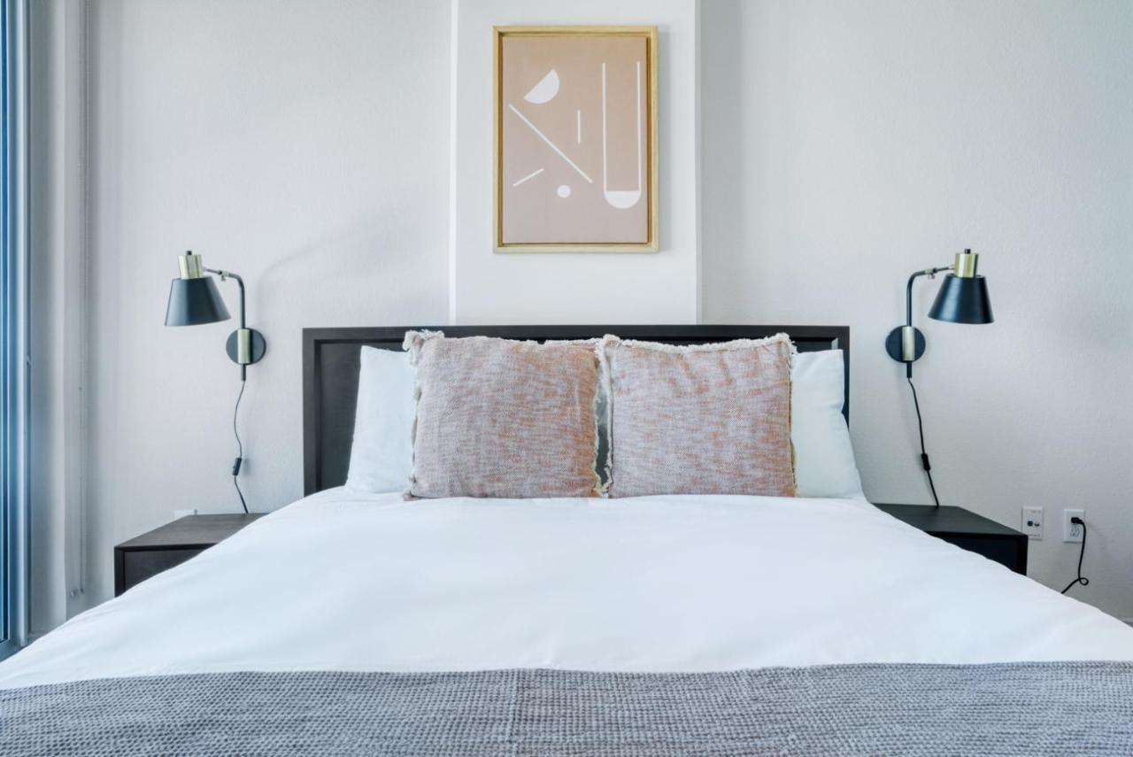 Downtown 2br W Gym Wd Pool Nr 6th St Bars Atx-7 Austin