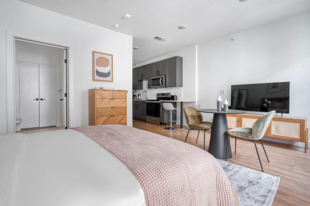 Apartment East W Pool Gym Wd Nr Nightlife Atx-152 *