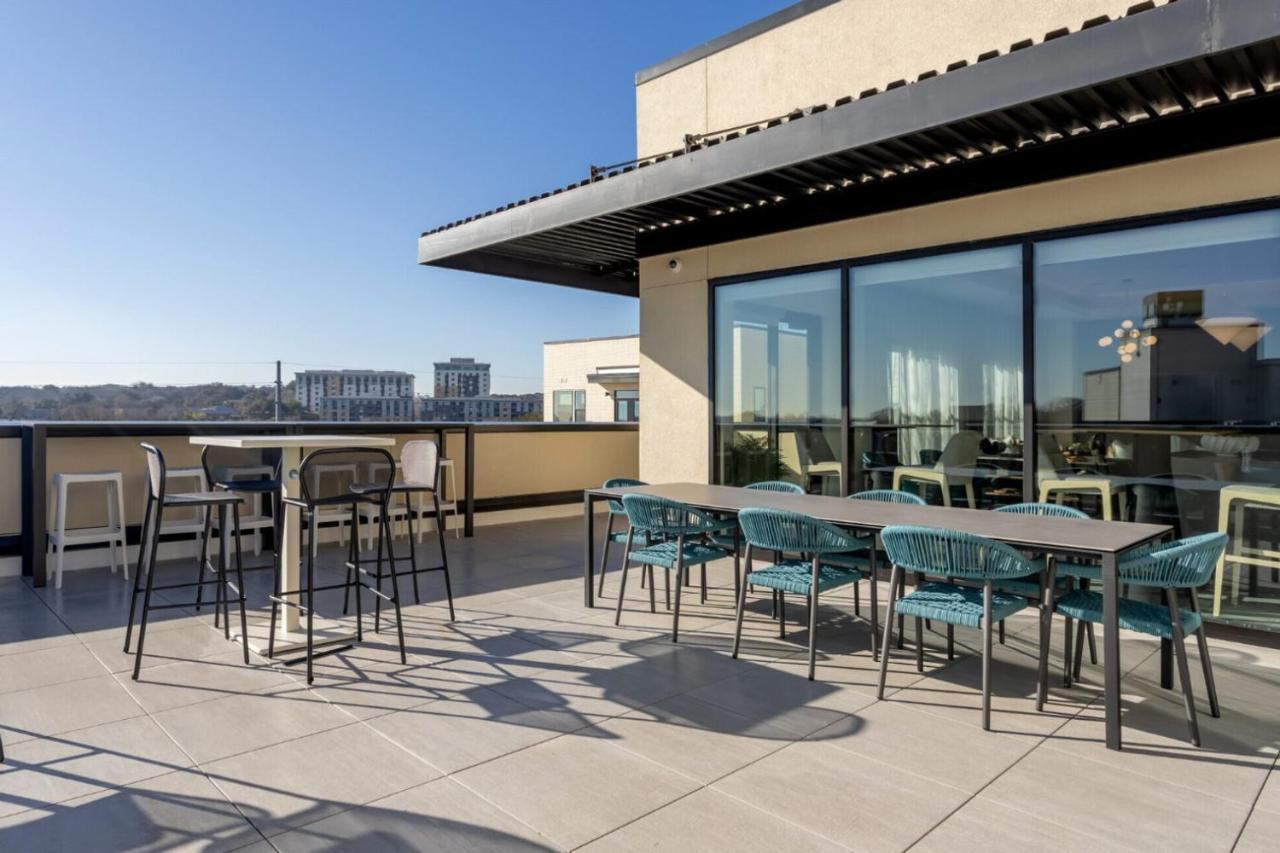 Apartment East W Pool Gym Wd Nr Nightlife Atx-152 Austin