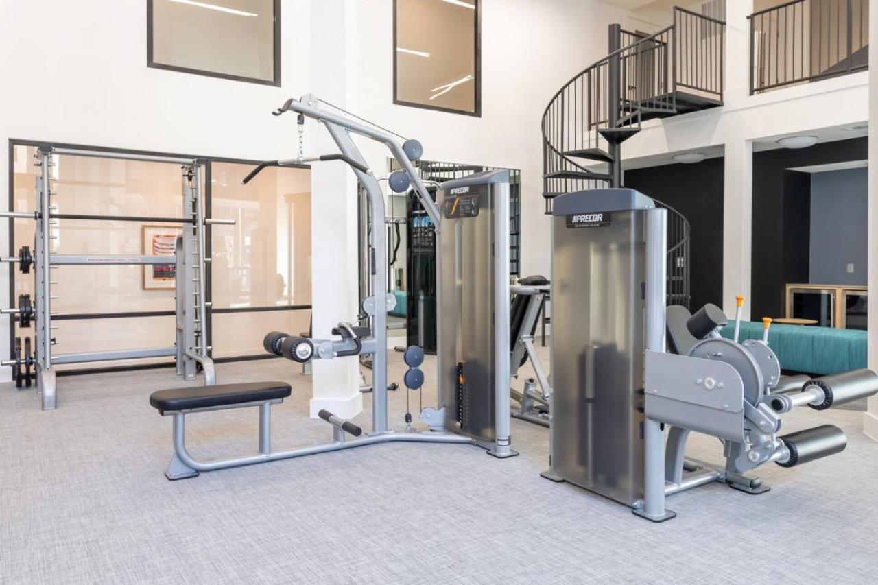 East W Pool Gym Wd Nr Nightlife Atx-152 * Austin