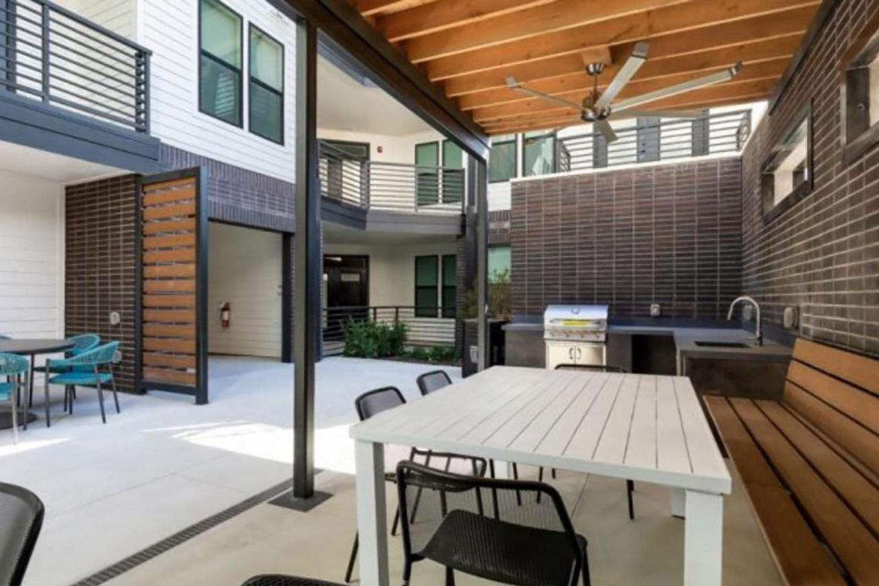 Apartment East W Pool Gym Wd Nr Nightlife Atx-152