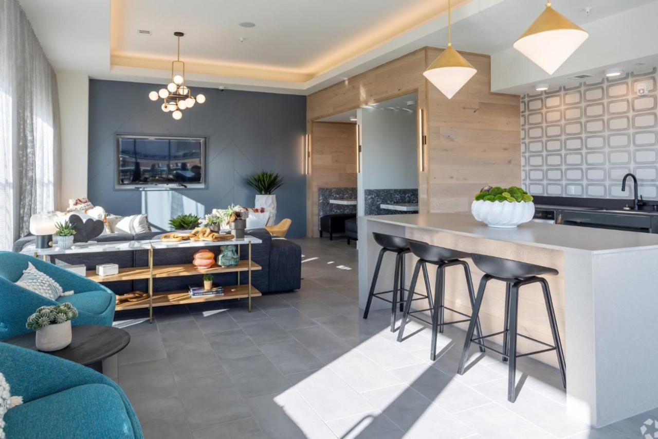 Apartment East W Pool Gym Wd Nr Nightlife Atx-152 Austin