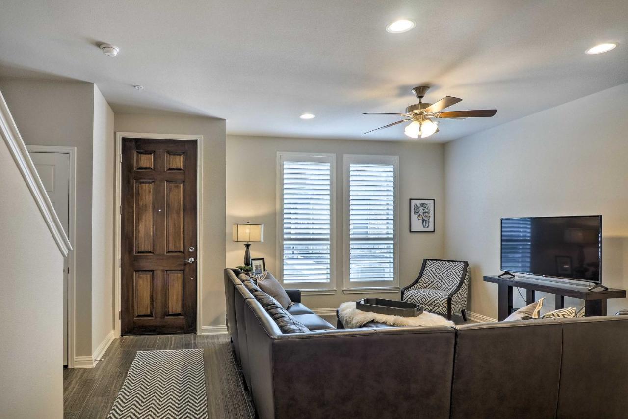 Upscale And Modern Townhome With Pool Access! * Austin