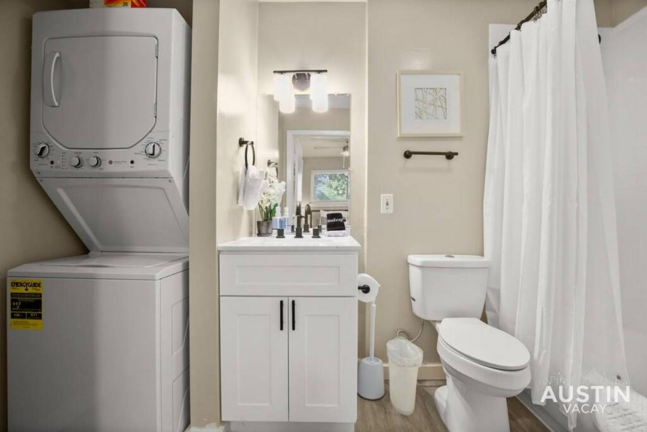 Apartment 7-minute Walk To Deep Eddy Pool, Parking, And Grill
