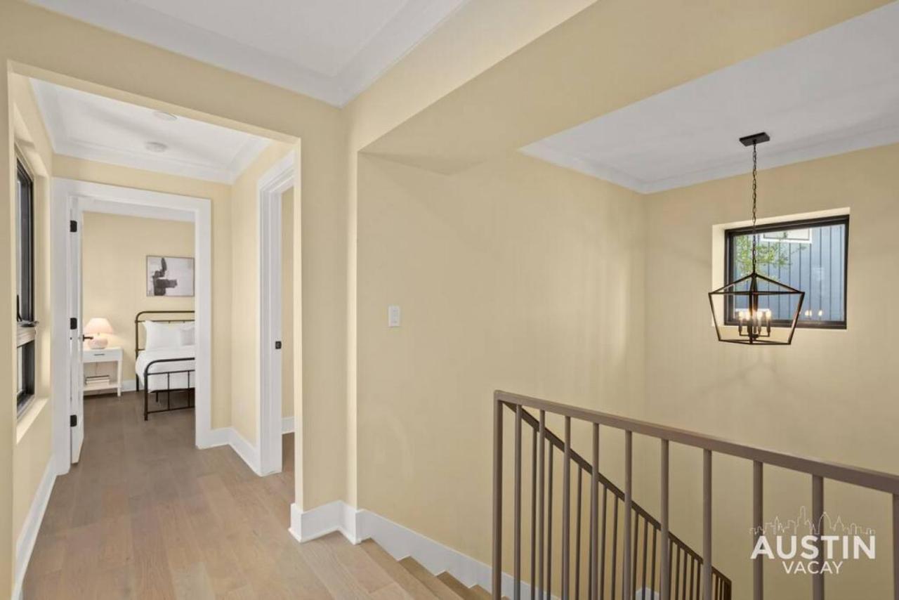 Stunning Two Living And 3-room Primary *