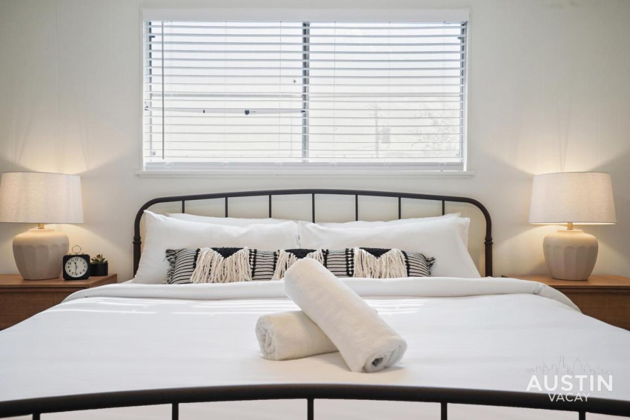 Airy King Bedroom And Comfortable Living Space By Ut *