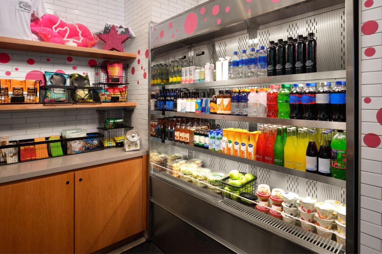 Moxy - Hotel Austin