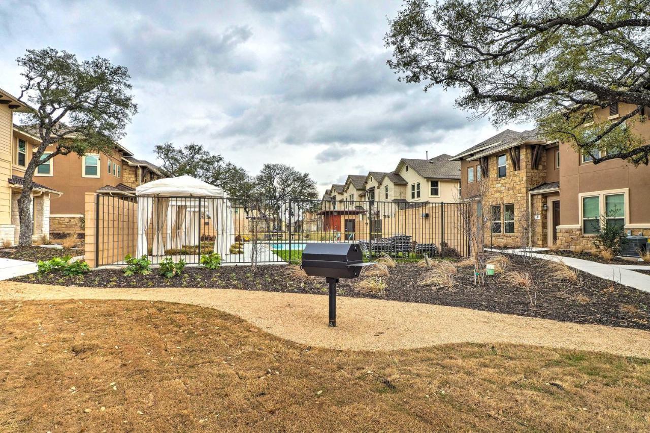Upscale And Modern Townhome With Pool Access! *