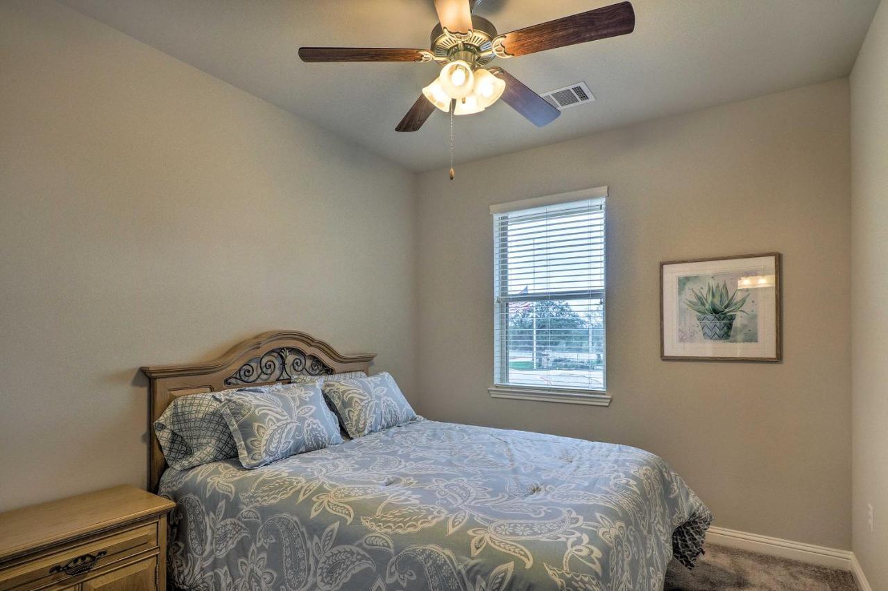 Holiday home Upscale And Modern Townhome With Pool Access!