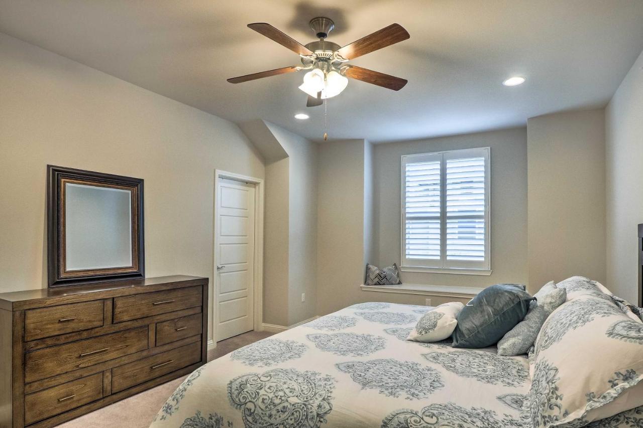Holiday home Upscale And Modern Townhome With Pool Access! *