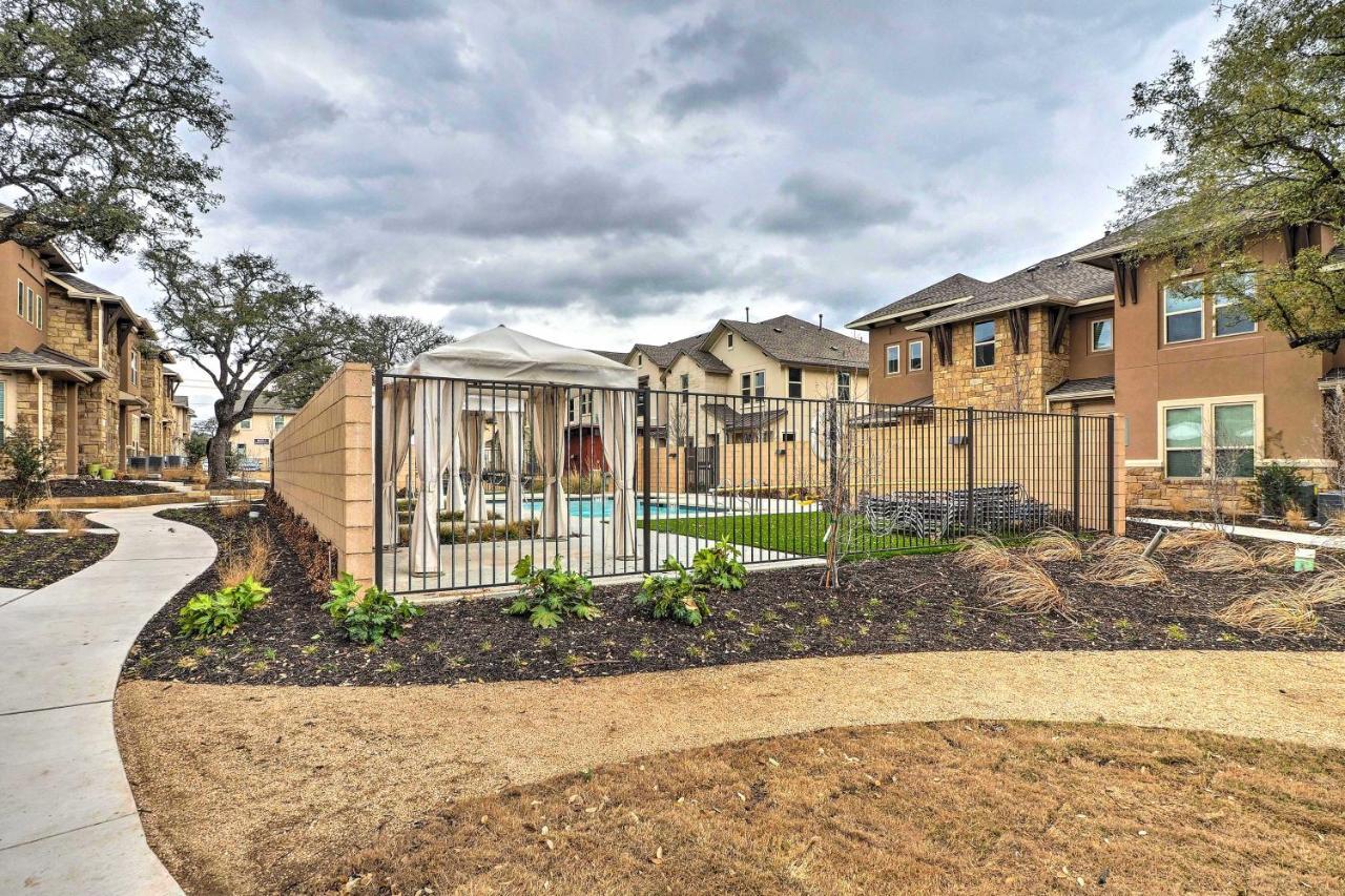 Upscale And Modern Townhome With Pool Access! Austin