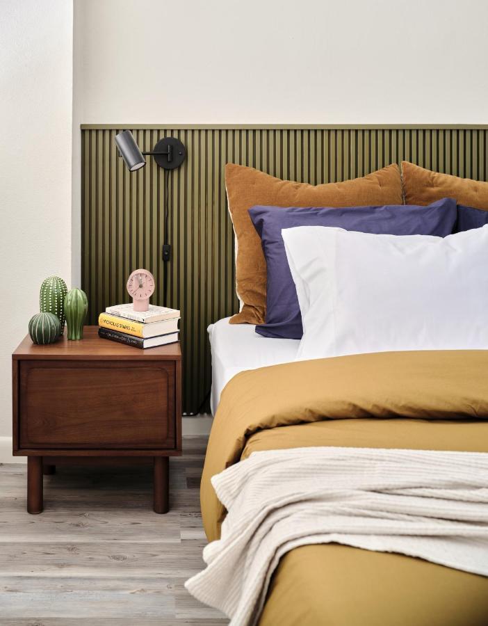 Midcentury Couples Designer Loft - Casa Tuya Apartment