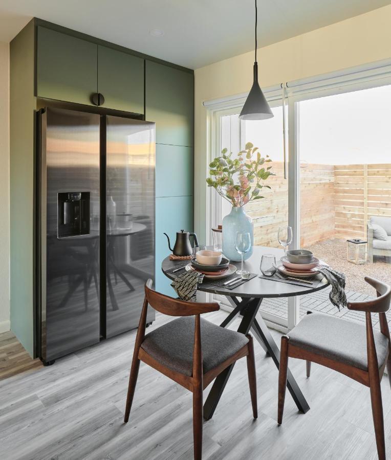 Apartment Midcentury Couples Designer Loft - Casa Tuya Austin