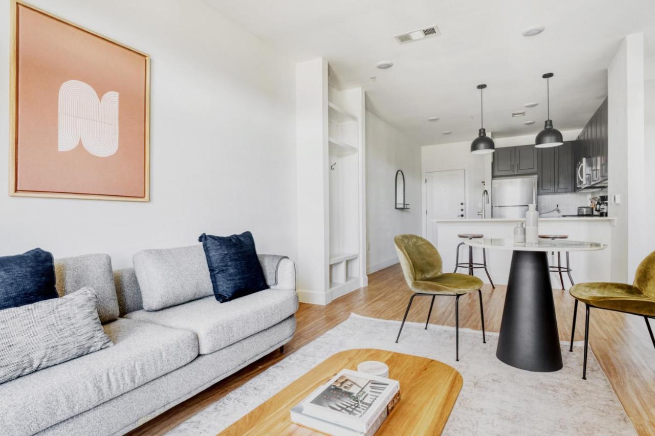 East 1br W Gym Pool Wd Nr Shops Atx-70 Apartment