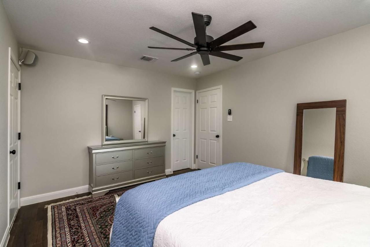 Lake Travis Oasis - The Breeze