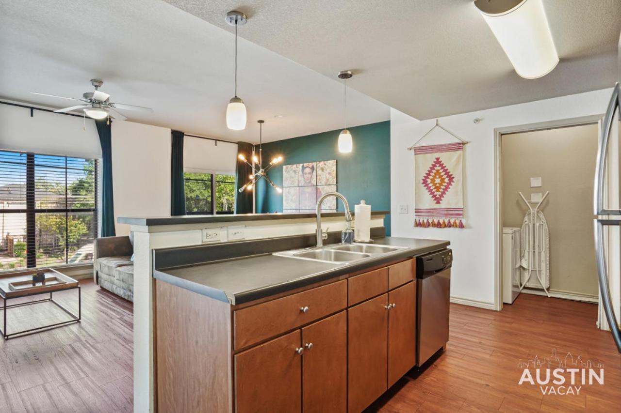 Stylish 4br With Smart Tv And Free Garage Parking Apartment