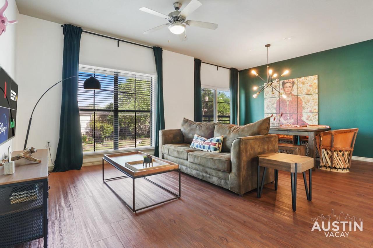 Stylish 4br With Smart Tv And Free Garage Parking Apartment Austin