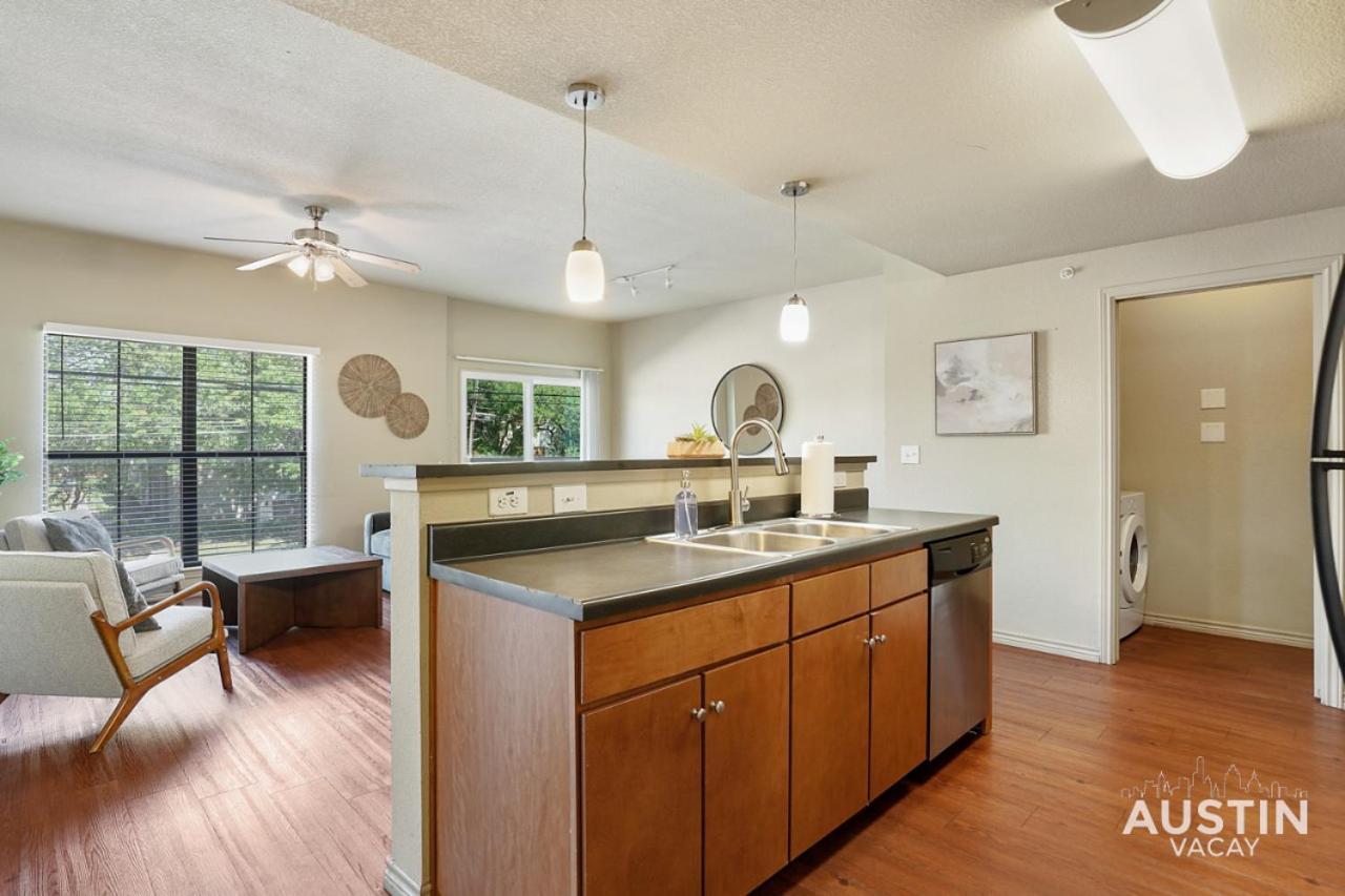 Fully Equipped W Stylish Design And Free Parking Apartment Austin