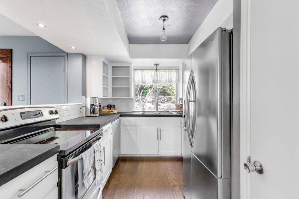 Holiday home 3b2b Hidden Oasis In The Hills-close To Downtown
