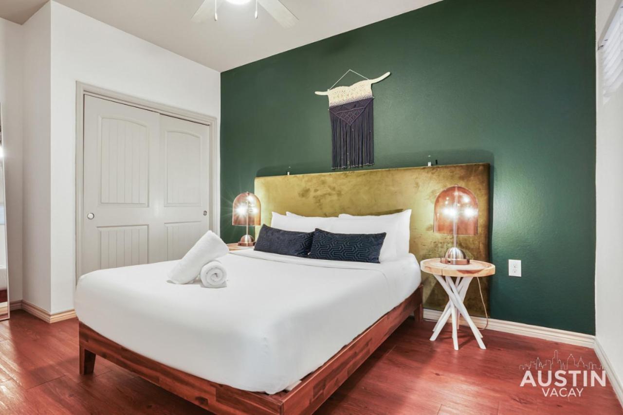 Stylish 4br With Smart Tv And Free Garage Parking Apartment Austin