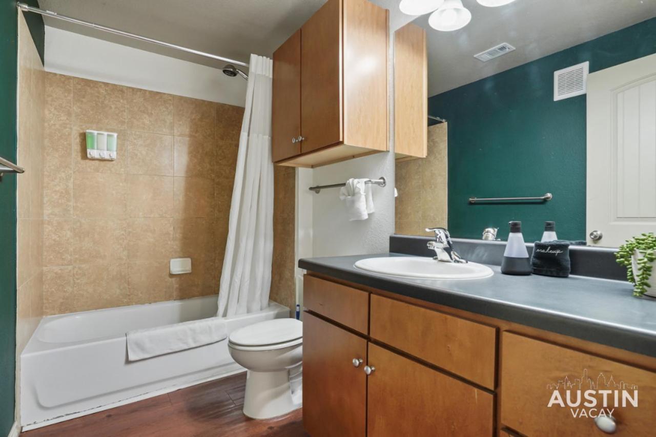 Apartment Stylish 4br With Smart Tv And Free Garage Parking Austin