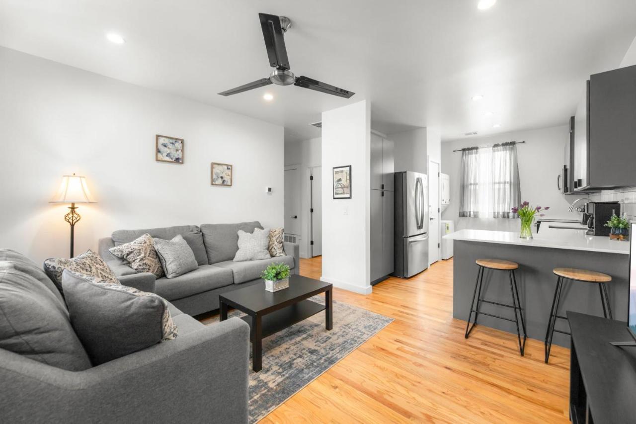 Modern With Parking - A Apartment Austin