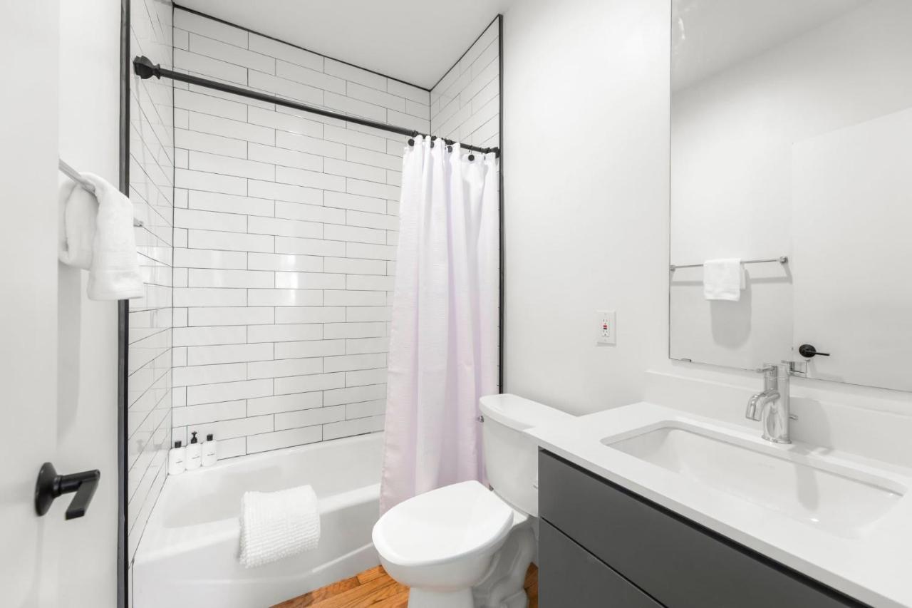 Modern With Parking - A Apartment Austin